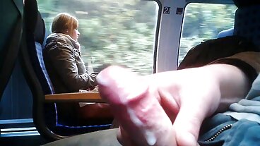 செர்ரி பிம்ப்ஸின் கொம்புள்ள சோஃபி ரியானுடன் மில்ஃப் காட்சி