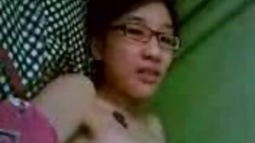 ஃபேமிலி ஸ்ட்ரோக்கிலிருந்து கொம்பு க்ளோ செர்ரி மற்றும் க்வென் விசியஸ் ஆகியோருடன் POV திரைப்படம்