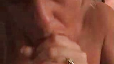 நுபில்ஸ் ஆபாசத்தில் இருந்து கவர்ந்திழுக்கும் ரேச்சல் கவாலியுடன் மில்ஃப் ஸ்க்ரூ