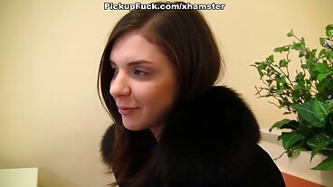 செர்ரி பிம்ப்ஸின் கொம்புகளுடன் கூடிய குட்டையான முடி ஸ்மட்