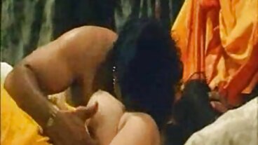 விக்சனில் இருந்து கவர்ந்திழுக்கும் சோஃபி டீயுடன் பசு பெண் உடலுறவு