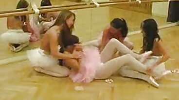 ரியாலிட்டி கிங்ஸின் உணர்ச்சிமிக்க சாரா ரோசரின் நேச்சுரல் டிட்ஸ் வீடியோ