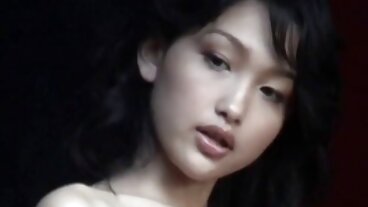 ஸ்மட் பப்பட்டின் சூடான சாஷா குருவியுடன் தலைகீழ் கவ்கேர்ல் படம்