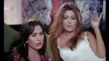 18 VideoZ இலிருந்து ஹாட் குயின்லினுடன் பொய்யான டாகிஸ்டைல் ​​ஆபாச