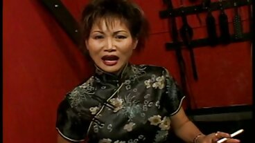 கவர்ச்சியான ஜினிப்ரா பெலூசி மற்றும் மோனா ப்ளூவுடன் ரிவர்ஸ் கவ்கேர்ல் பேங்