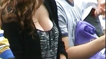 பேங்கில் இருந்து கவர்ந்திழுக்கும் ரேச்சல் லா ரூஜுடன் நீண்ட கால்கள் மங்கியது!