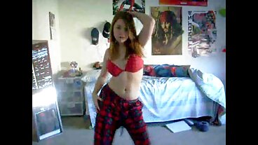 டீம் ஸ்கீட்டின் உணர்ச்சிமிக்க எமிலியின் நேச்சுரல் டிட்ஸ் திரைப்படம்