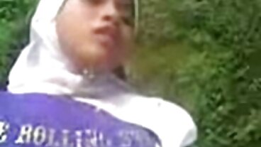 பஃபி நெட்வொர்க்கில் இருந்து கவர்ச்சியான லெய்லாவுடன் ஒல்லியான ஸ்மட்