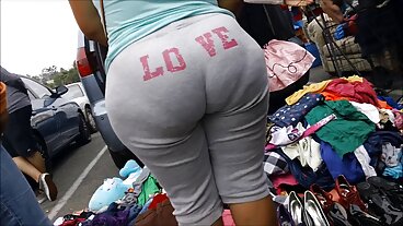 தி வைட் பாக்ஸ்எக்ஸிலிருந்து உணர்ச்சிவசப்பட்ட இசிஸு மற்றும் ஜாஸி ஸ்கைம்முடன் சுயஇன்பம் ஸ்மட்