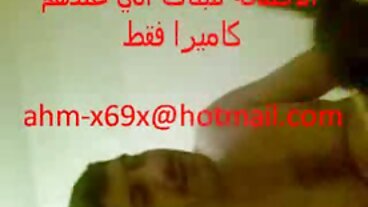 ஃபேக் டாக்ஸியில் இருந்து உணர்ச்சிவசப்பட்ட ஷி அதிகாரியுடன் வெளிப்புற களமிறங்குகிறது