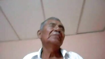 டீன் மெகா வேர்ல்டில் இருந்து ப்ரீஃபெக்ட் ரெபேக்கா பி உடன் தி பெட் ஆக்ஷனில்