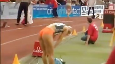 நாட்டி அமெரிக்காவிலிருந்து அற்புதமான ரிலே ஸ்டீலுடன் தி பெட் வீடியோவில்