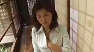 லிட்டில் ஆசியர்களின் ப்ரீஃபெக்ட் பாலி பொன்ஸுடன் ரிவர்ஸ் கவ்கர்ல் படம்