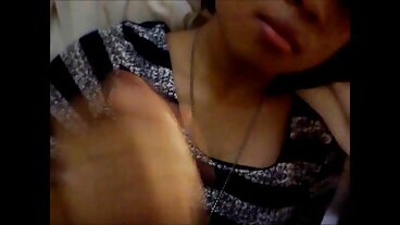 டக் பாஸில் இருந்து கொம்பு ரீனா ரைடருடன் தி பெட் காட்சியில்