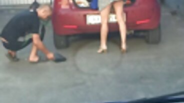 தொண்டையில் இருந்து மயக்கும் ஹிம் மேரியுடன் ஸ்டாண்டிங் ப்ளோஜாப் படம்