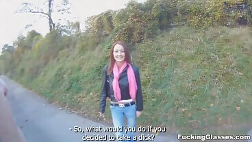 பேங் பிரதர்ஸ் வழங்கும் அழகான அலினா பெல்லியுடன் லெக்ஸ் ஆன் ஷோல்டர்ஸ் காட்சி