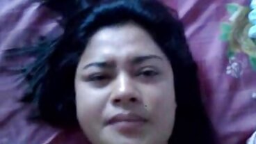 MamacitaZ இன் கவர்ச்சியான Vyvan Hill உடன் லெக்ஸ் ஆன் ஷோல்டர்ஸ் காட்சி