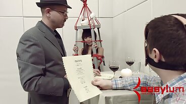 ரியாலிட்டி கிங்ஸின் கொம்பு ரேலின் ஆனுடன் தி பெட் வீடியோவில்