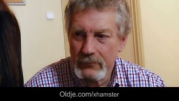 பியூர் டாபூவில் இருந்து அழகான மேரி மூடி மற்றும் சபீனா ரூஜ் உடன் பரஸ்பர சுயஇன்பம் திருகு