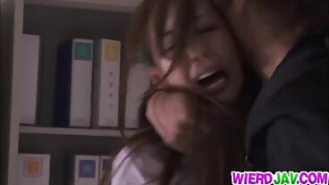 அமெச்சூர் யூரோவில் இருந்து கொம்புள்ள யாஸ்மின் டயஸுடன் ஷேவ் செய்யப்பட்ட பேங்