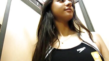 MYLF இலிருந்து ஹாட் சிண்டி சின்க்ளேரின் ஸ்மால் டிட்ஸ் திரைப்படம்