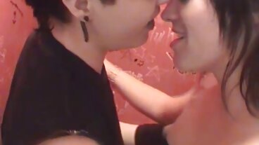 கேர்ள்கமின் கொம்பு ஏஞ்சல் யங்ஸுடன் மிஷனரி காட்சி